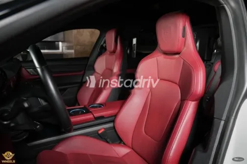 بورش تايكان 2024 رمادي مستعملة للبيع - 5