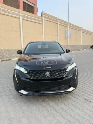 بيجو 5008 2022 أسود مستعملة للبيع