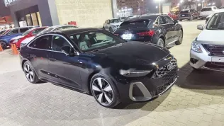 اودي A5 2025 أسود مستعملة للبيع