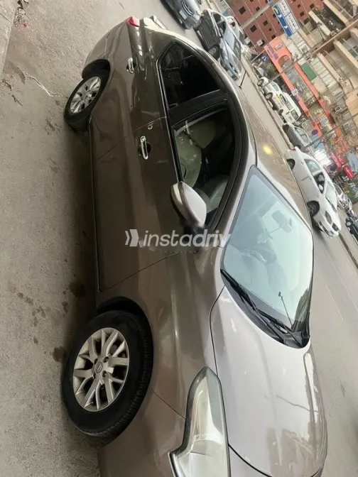 نيسان صنى 2020 أبيض مستعملة للبيع - 8