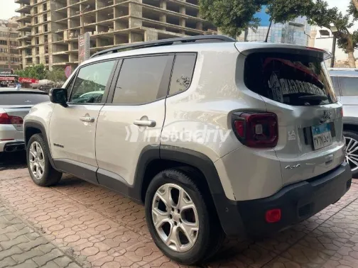 Jeep Renegade 2021 Silver Used for Sale - 6