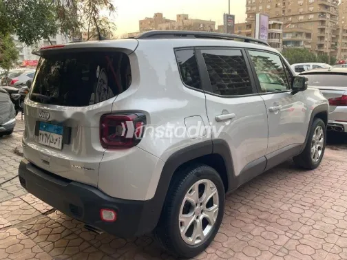 Jeep Renegade 2021 Silver Used for Sale - 7