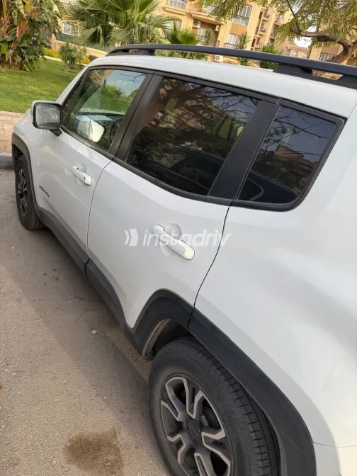 Jeep Renegade 2019 White Used for Sale - 5
