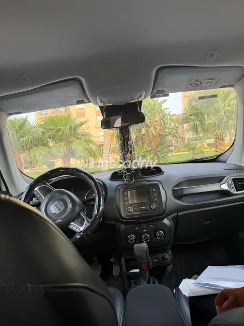 Jeep Renegade 2019 White Used for Sale - 7