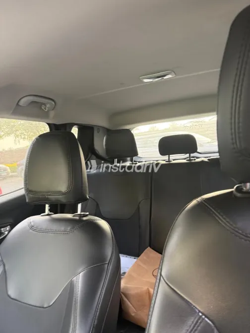 Jeep Renegade 2019 White Used for Sale - 9