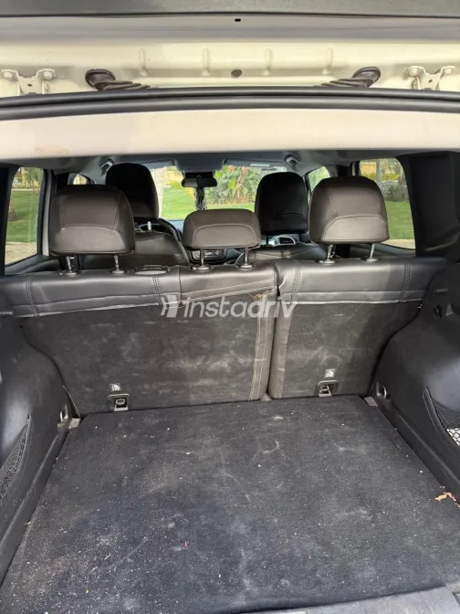 Jeep Renegade 2019 White Used for Sale - 10