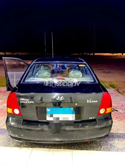 Hyundai Verna 2013 Black Used for Sale - 3