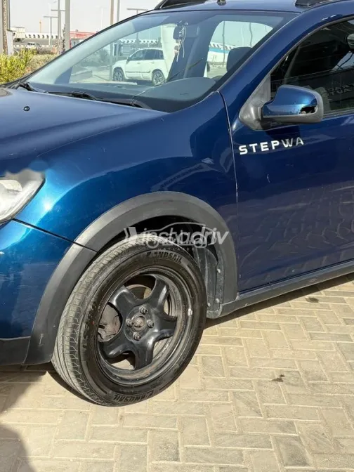 رينو سانديرو  ( ستيب  واى ) 2016 أزرق غامق مستعملة للبيع - 4