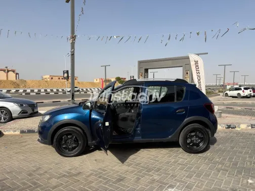 رينو سانديرو  ( ستيب  واى ) 2016 أزرق غامق مستعملة للبيع - 5