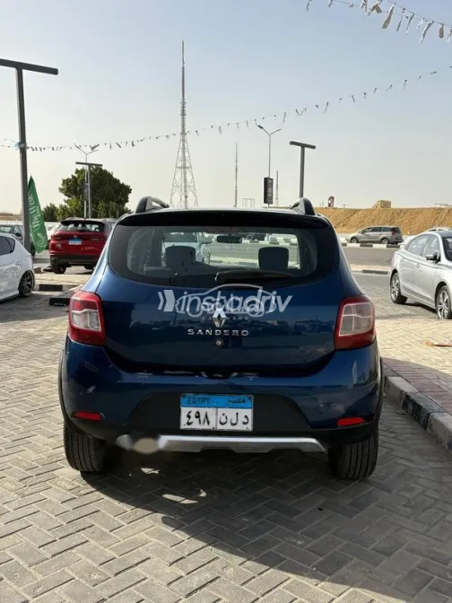 رينو سانديرو  ( ستيب  واى ) 2016 أزرق غامق مستعملة للبيع - 6