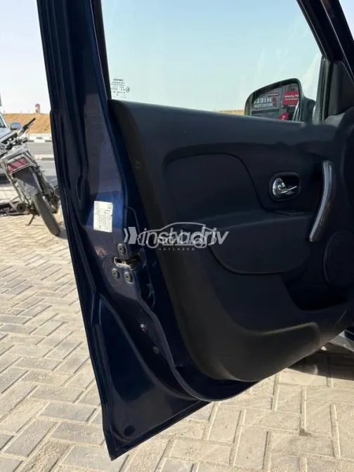 رينو سانديرو  ( ستيب  واى ) 2016 أزرق غامق مستعملة للبيع - 7