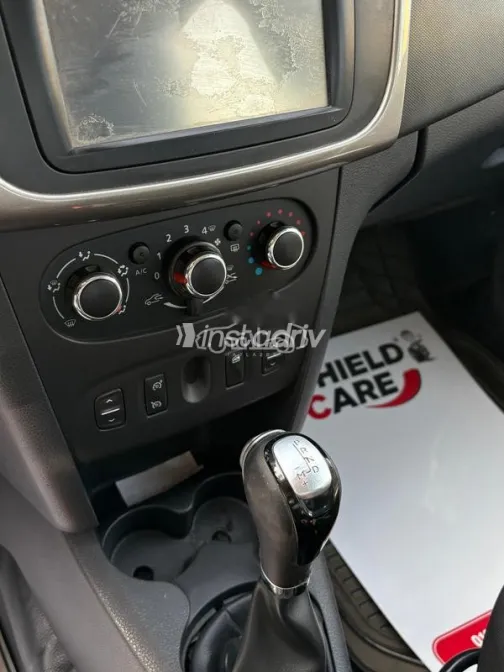 رينو سانديرو  ( ستيب  واى ) 2016 أزرق غامق مستعملة للبيع - 8