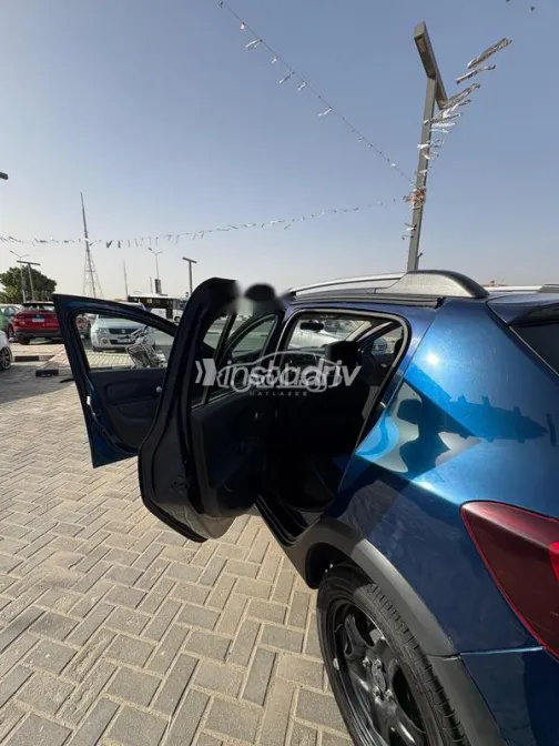 رينو سانديرو  ( ستيب  واى ) 2016 أزرق غامق مستعملة للبيع - 9