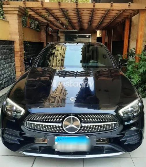 مرسيدس E 200 AMG 2023 أسود مستعملة للبيع - 1