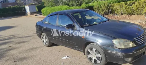 نيسان صنى 2011 أسود مستعملة للبيع - 1