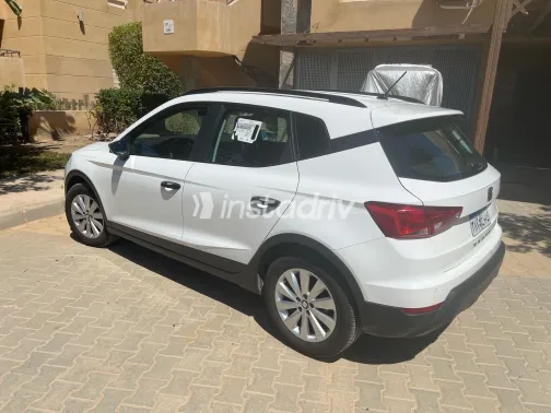 سيات ارونا 2021 أبيض مستعملة للبيع - 1