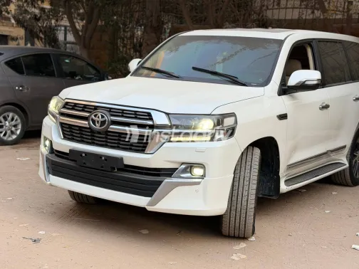 تويوتا لاند كروزر 2017 أبيض مستعملة للبيع - 2