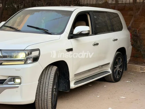 تويوتا لاند كروزر 2017 أبيض مستعملة للبيع - 3