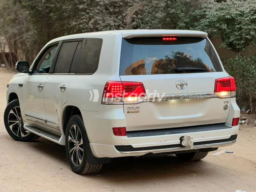 تويوتا لاند كروزر 2017 أبيض مستعملة للبيع - 5