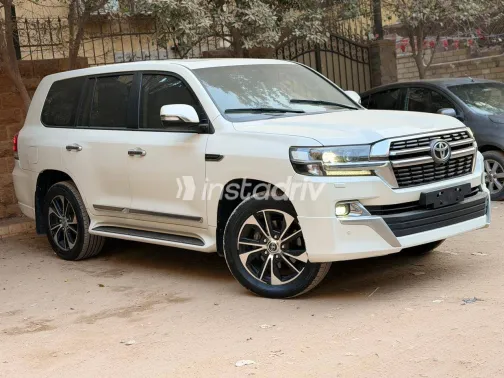 تويوتا لاند كروزر 2017 أبيض مستعملة للبيع - 6