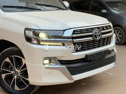 تويوتا لاند كروزر 2017 أبيض مستعملة للبيع - 7