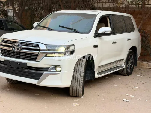 تويوتا لاند كروزر 2017 أبيض مستعملة للبيع - 8