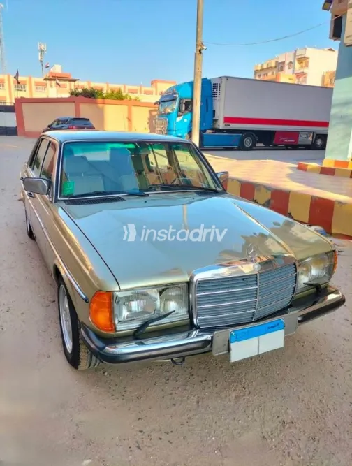 مرسيدس E 200 1982 أبيض مستعملة للبيع - 1