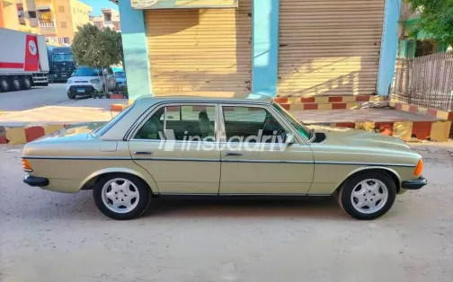 مرسيدس E 200 1982 أبيض مستعملة للبيع - 3