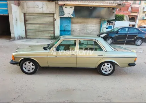 مرسيدس E 200 1982 أبيض مستعملة للبيع - 4