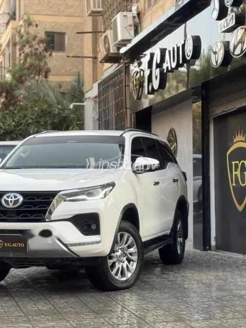تويوتا فورتشنر 2024 أبيض مستعملة للبيع - 4