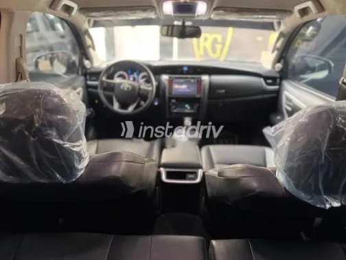 تويوتا فورتشنر 2024 أبيض مستعملة للبيع - 9