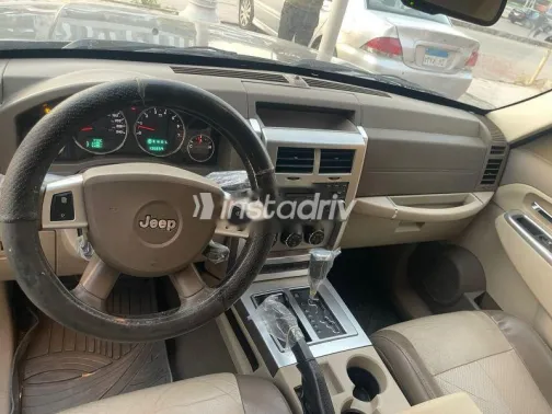 جيب شيروكي 2008 أزرق غامق مستعملة للبيع - 3