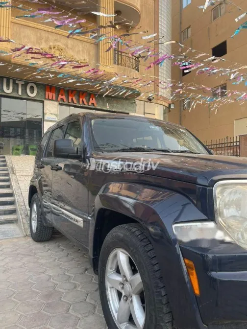 جيب شيروكي 2008 أزرق غامق مستعملة للبيع - 4