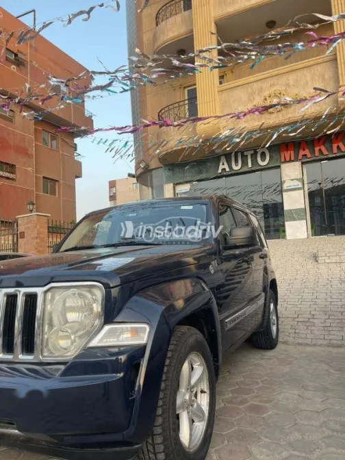 جيب شيروكي 2008 أزرق غامق مستعملة للبيع - 6