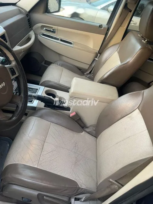 جيب شيروكي 2008 أزرق غامق مستعملة للبيع - 7