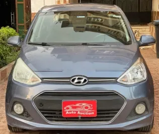 هيونداي جراند i10 2016 أزرق غامق مستعملة للبيع