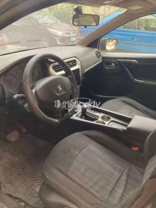 بيجو 301 2016 فضي مستعملة للبيع - 2