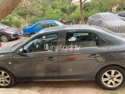 بيجو 301 2016 فضي مستعملة للبيع - 4