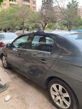 بيجو 301 2016 فضي مستعملة للبيع