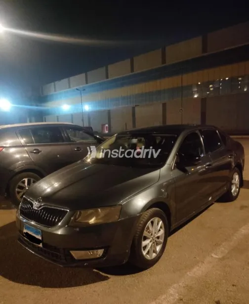 سكودا اوكتافيا A7 2016 أبيض مستعملة للبيع - 1