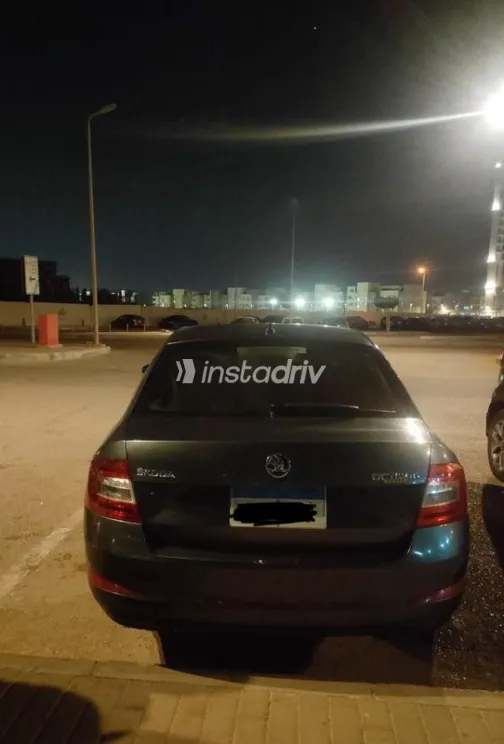 سكودا اوكتافيا A7 2016 أبيض مستعملة للبيع - 2