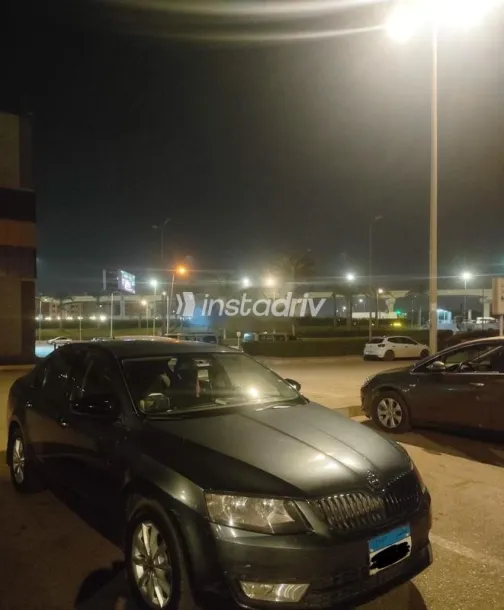 سكودا اوكتافيا A7 2016 أبيض مستعملة للبيع - 3