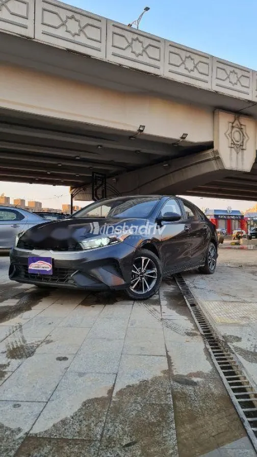 كيا سيراتو 2016 فضي مستعملة للبيع - 10