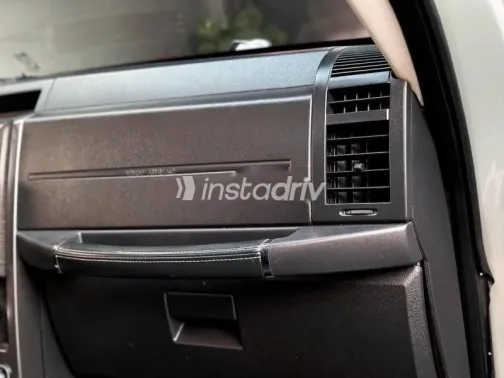 جيب شيروكي 2012 فضي مستعملة للبيع - 9