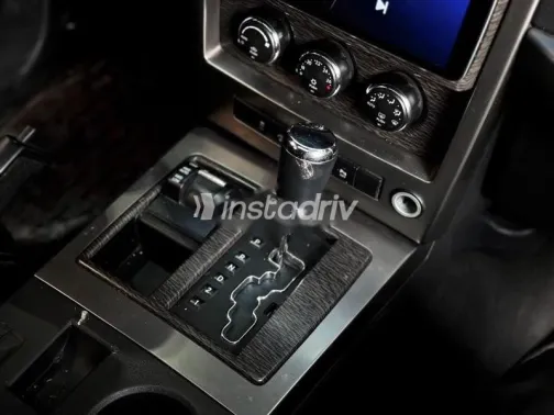 جيب شيروكي 2012 فضي مستعملة للبيع - 10