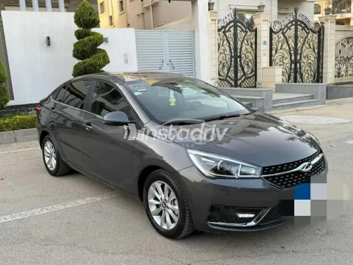 شيرى اريزو 5 2025 أبيض مستعملة للبيع - 1