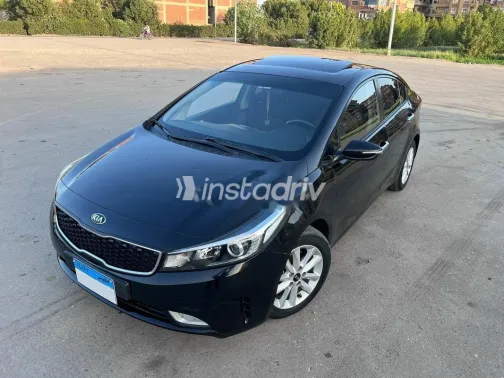 كيا سيراتو 2017 أبيض مستعملة للبيع - 2