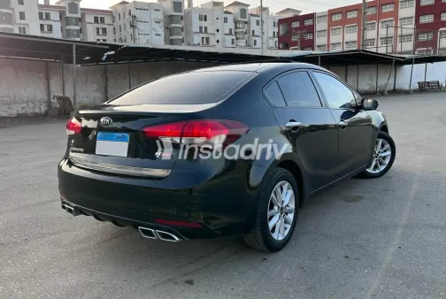 كيا سيراتو 2017 أبيض مستعملة للبيع - 4