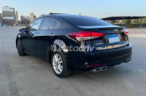 كيا سيراتو 2017 أبيض مستعملة للبيع - 5