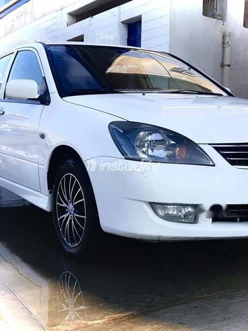 ميتسوبيشي لانسر بومة 2014 أبيض مستعملة للبيع - 1